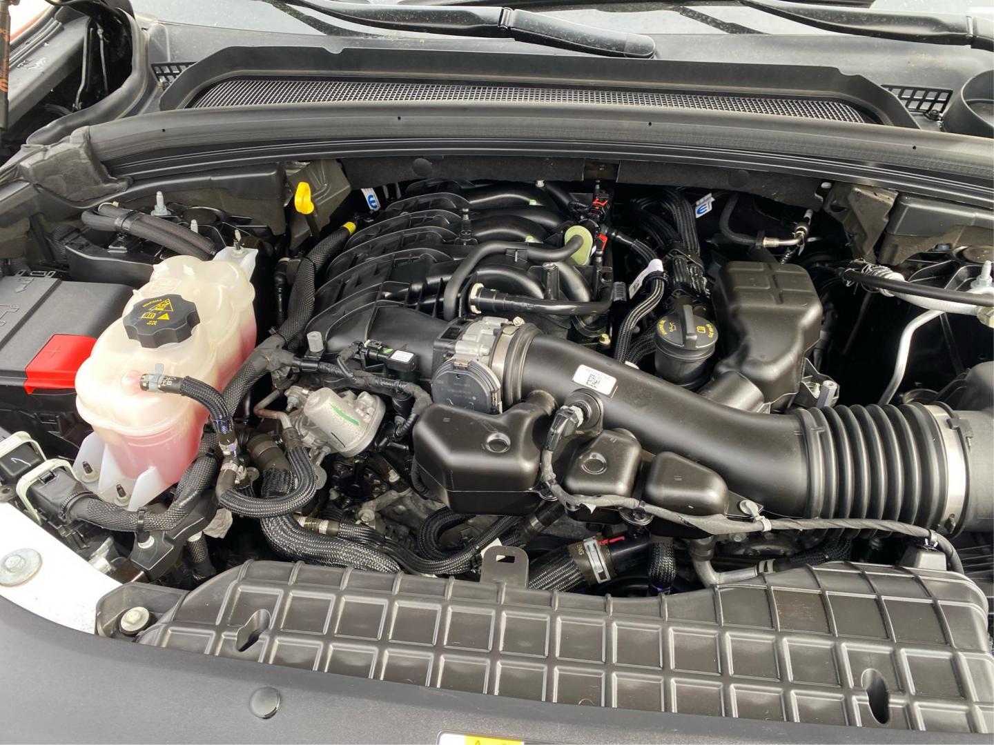 2023 BLACK JEEP GRAND CHEROKEE L LIMITED (1C4RJKBG3P8) with an 3.6L engine, Automatic transmission, located at 908 SE 14th Street, Des Moines, IA, 50317, (515) 281-0330, 41.580303, -93.597046 - Photo#10