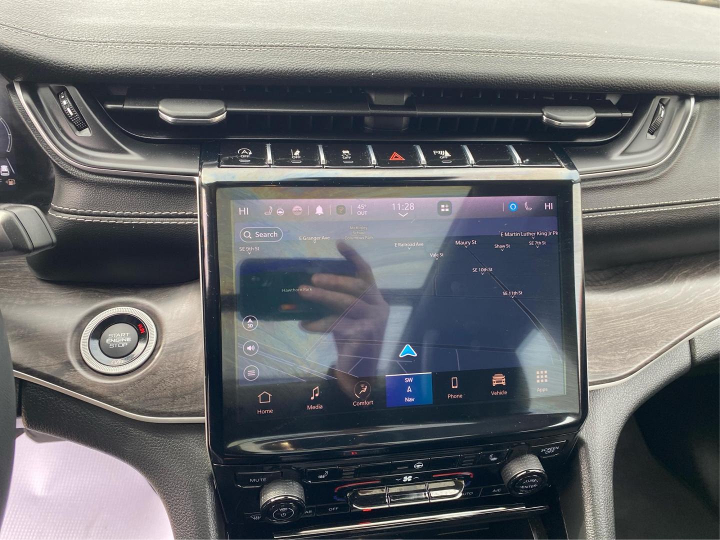 2023 BLACK JEEP GRAND CHEROKEE L LIMITED (1C4RJKBG3P8) with an 3.6L engine, Automatic transmission, located at 908 SE 14th Street, Des Moines, IA, 50317, (515) 281-0330, 41.580303, -93.597046 - Photo#13