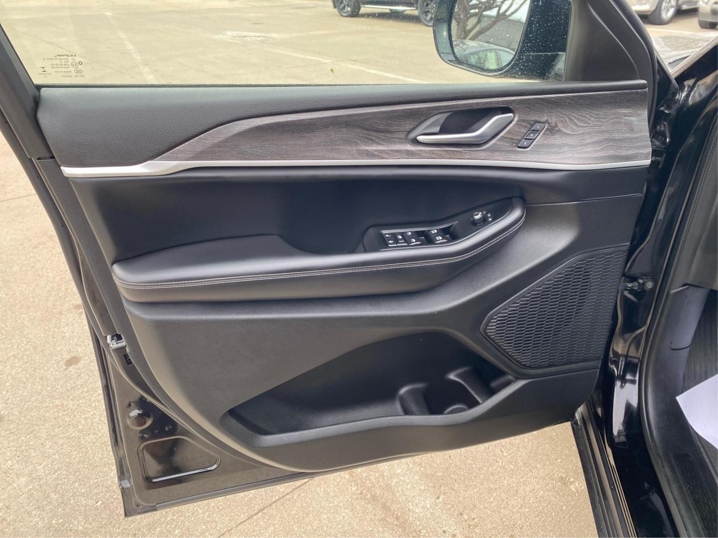 2023 BLACK JEEP GRAND CHEROKEE L LIMITED (1C4RJKBG3P8) with an 3.6L engine, Automatic transmission, located at 908 SE 14th Street, Des Moines, IA, 50317, (515) 281-0330, 41.580303, -93.597046 - Photo#19