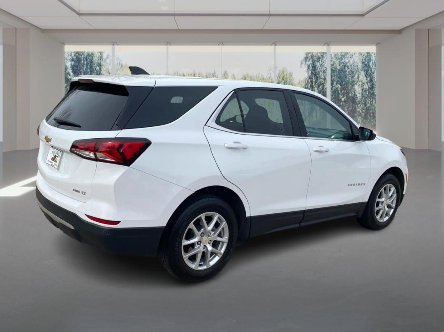 2024 WHITE CHEVROLET EQUINOX LT (3GNAXUEG4RS) with an 1.5L engine, Automatic transmission, located at 908 SE 14th Street, Des Moines, IA, 50317, (515) 281-0330, 41.580303, -93.597046 - Photo#2