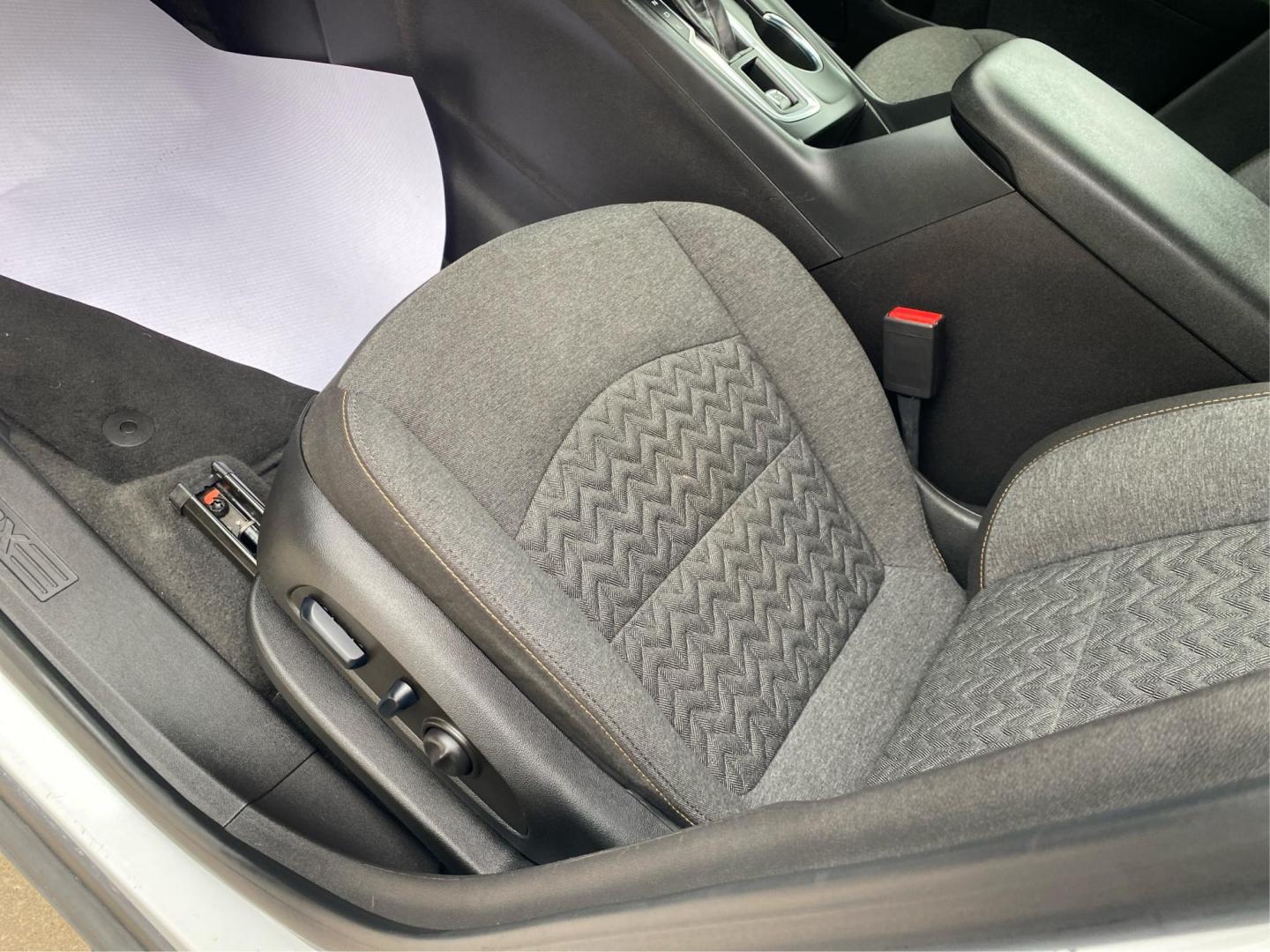 2024 WHITE CHEVROLET EQUINOX LT (3GNAXUEG4RS) with an 1.5L engine, Automatic transmission, located at 908 SE 14th Street, Des Moines, IA, 50317, (515) 281-0330, 41.580303, -93.597046 - Photo#18