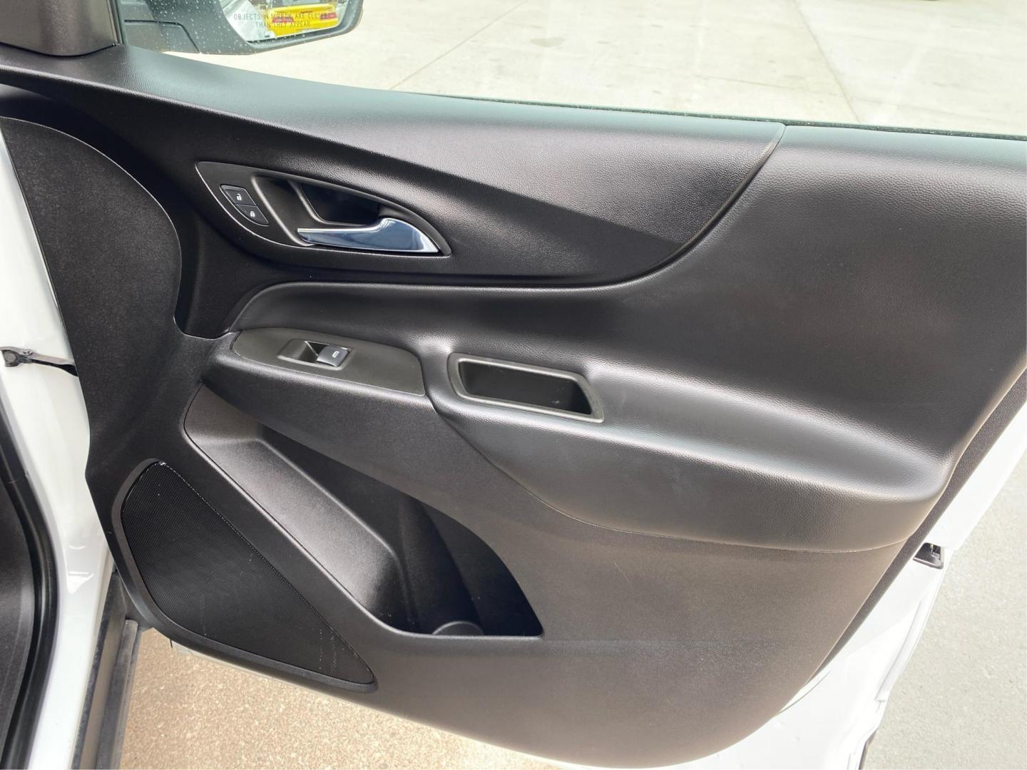 2024 WHITE CHEVROLET EQUINOX LT (3GNAXUEG4RS) with an 1.5L engine, Automatic transmission, located at 908 SE 14th Street, Des Moines, IA, 50317, (515) 281-0330, 41.580303, -93.597046 - Photo#20