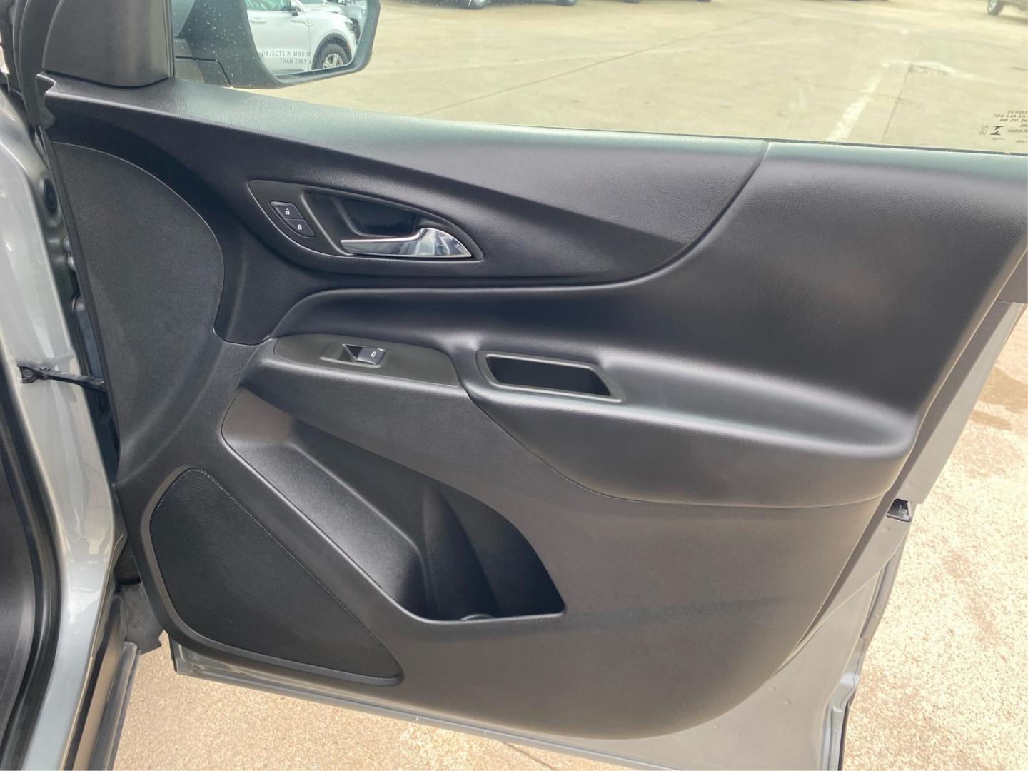 2023 GRAY CHEVROLET EQUINOX LT (3GNAXUEG3PS) with an 1.5L engine, Automatic transmission, located at 908 SE 14th Street, Des Moines, IA, 50317, (515) 281-0330, 41.580303, -93.597046 - Photo#20