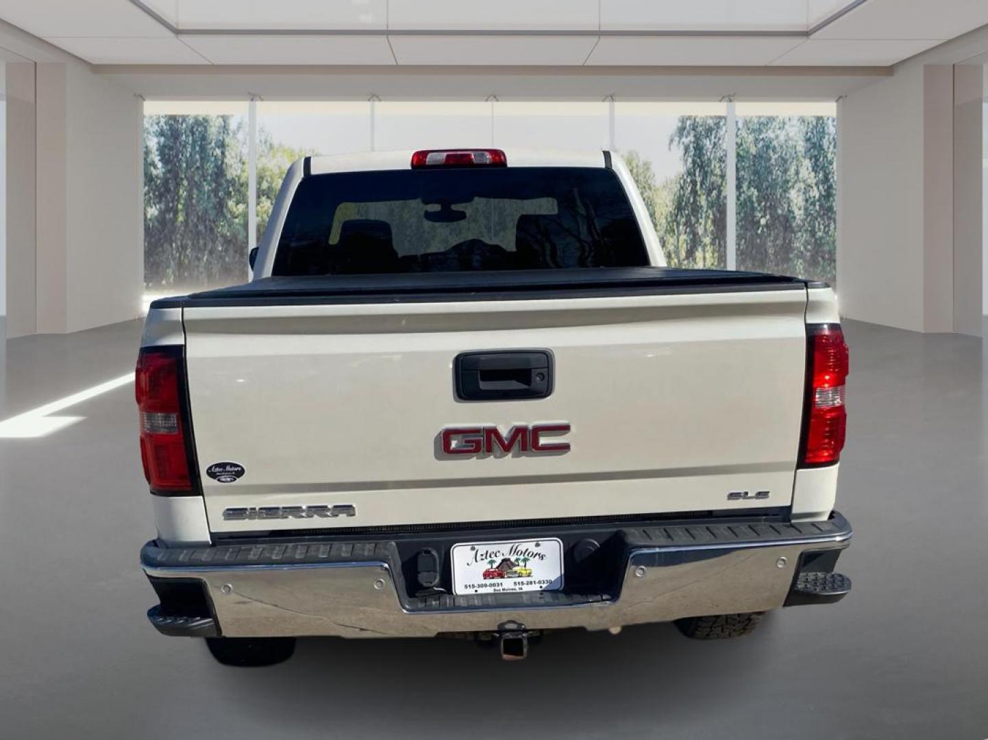 2014 WHITE GMC SIERRA CREW CAB SLE (3GTU2UEC4EG) with an 5.3L engine, Automatic transmission, located at 908 SE 14th Street, Des Moines, IA, 50317, (515) 281-0330, 41.580303, -93.597046 - Photo#3