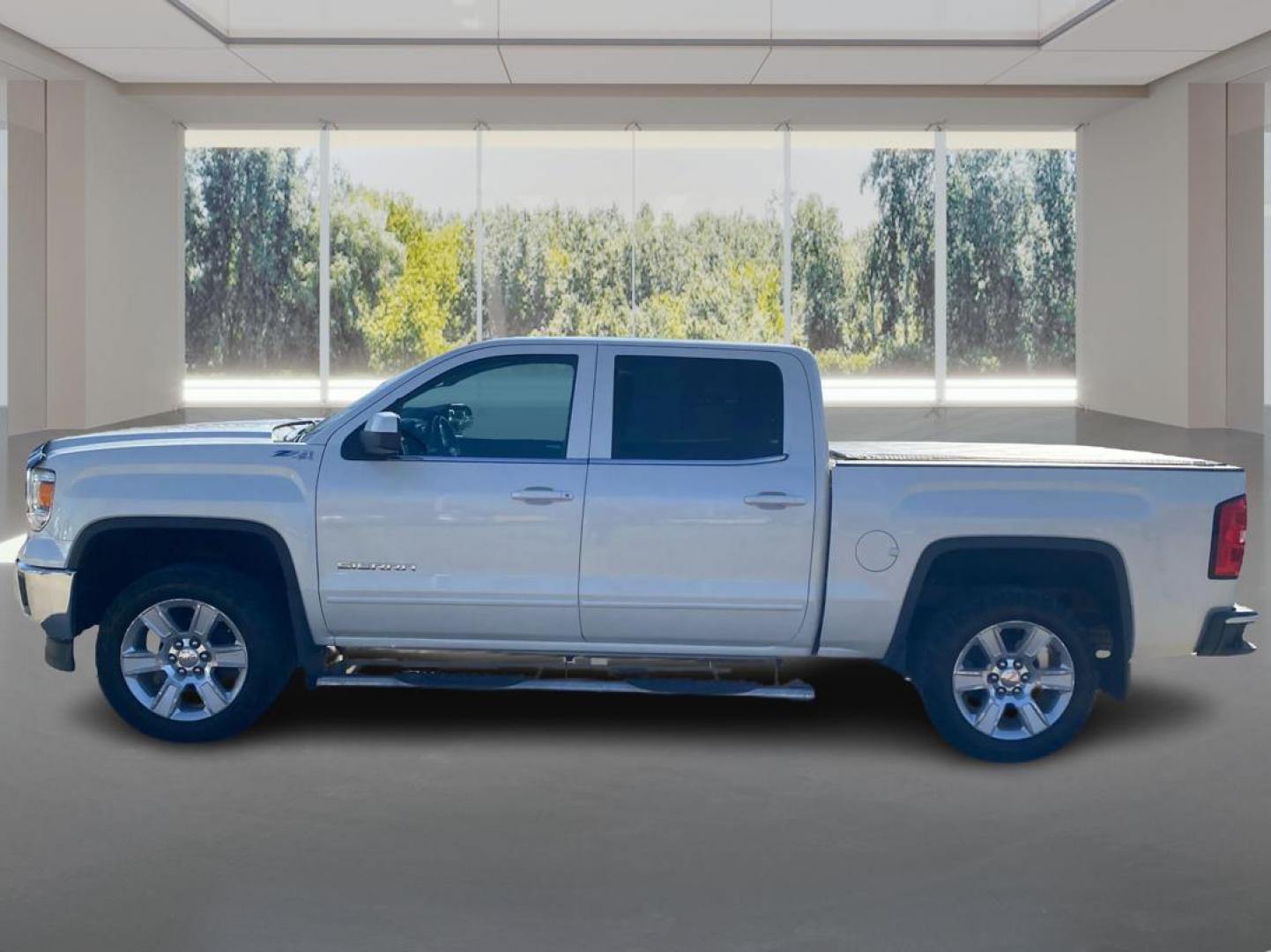 2014 WHITE GMC SIERRA CREW CAB SLE (3GTU2UEC4EG) with an 5.3L engine, Automatic transmission, located at 908 SE 14th Street, Des Moines, IA, 50317, (515) 281-0330, 41.580303, -93.597046 - Photo#5