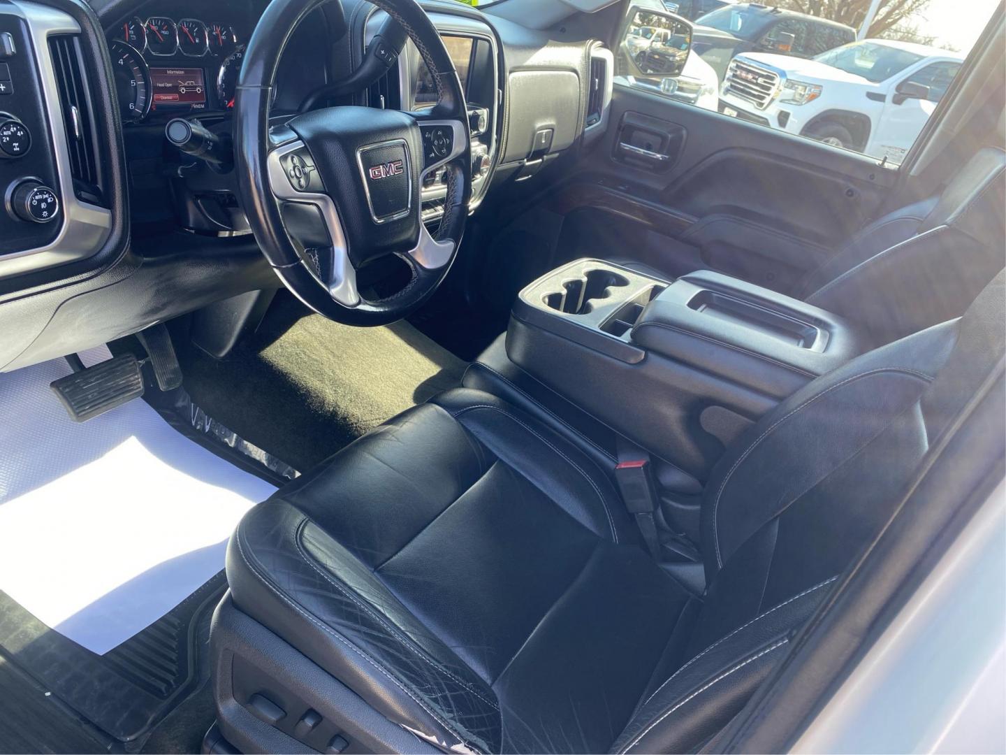 2014 WHITE GMC SIERRA CREW CAB SLE (3GTU2UEC4EG) with an 5.3L engine, Automatic transmission, located at 908 SE 14th Street, Des Moines, IA, 50317, (515) 281-0330, 41.580303, -93.597046 - Photo#8