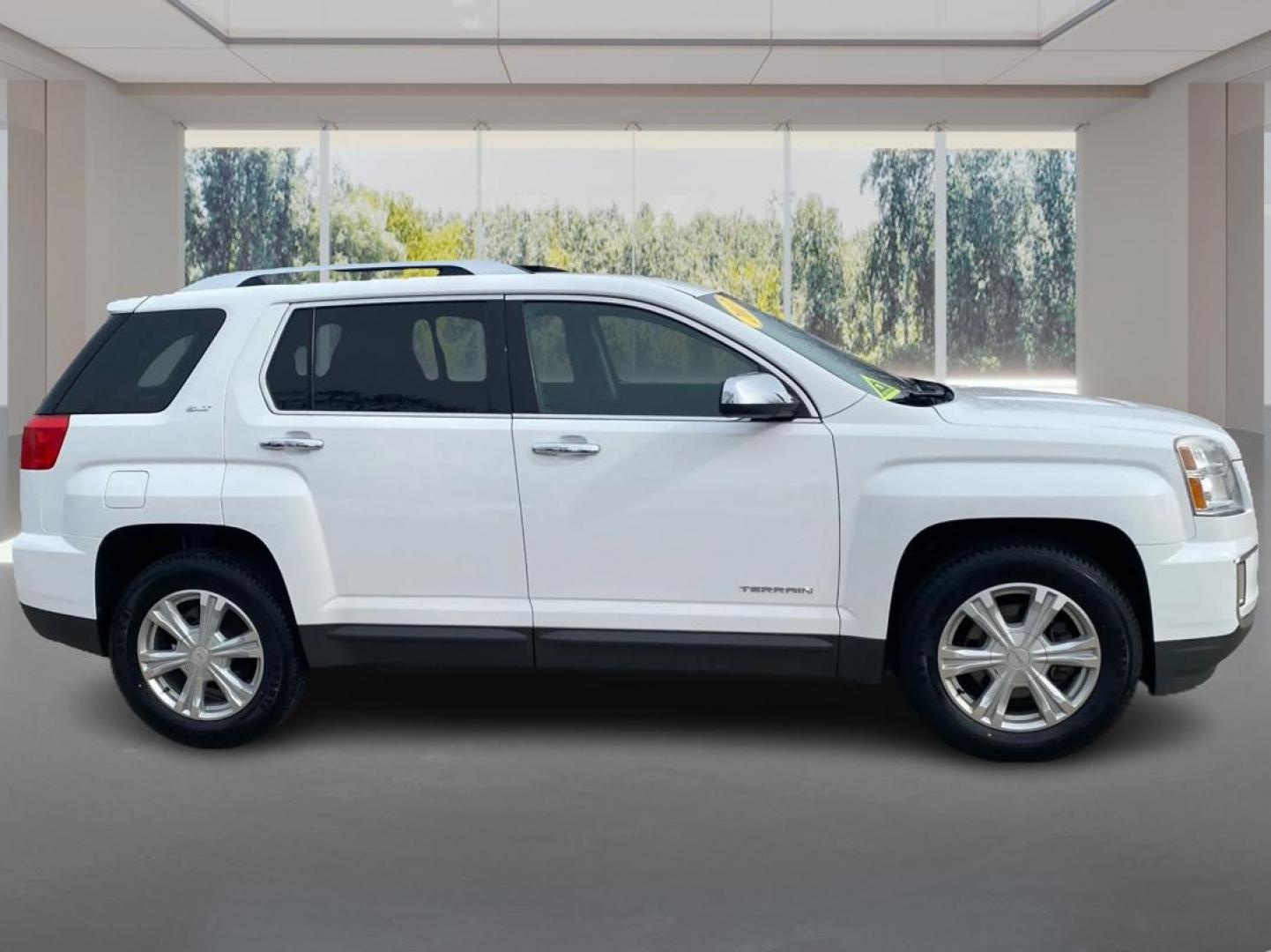 2017 WHITE GMC TERRAIN SLT (2GKALPEKXH6) with an 2.4L engine, Automatic transmission, located at 908 SE 14th Street, Des Moines, IA, 50317, (515) 281-0330, 41.580303, -93.597046 - Photo#1