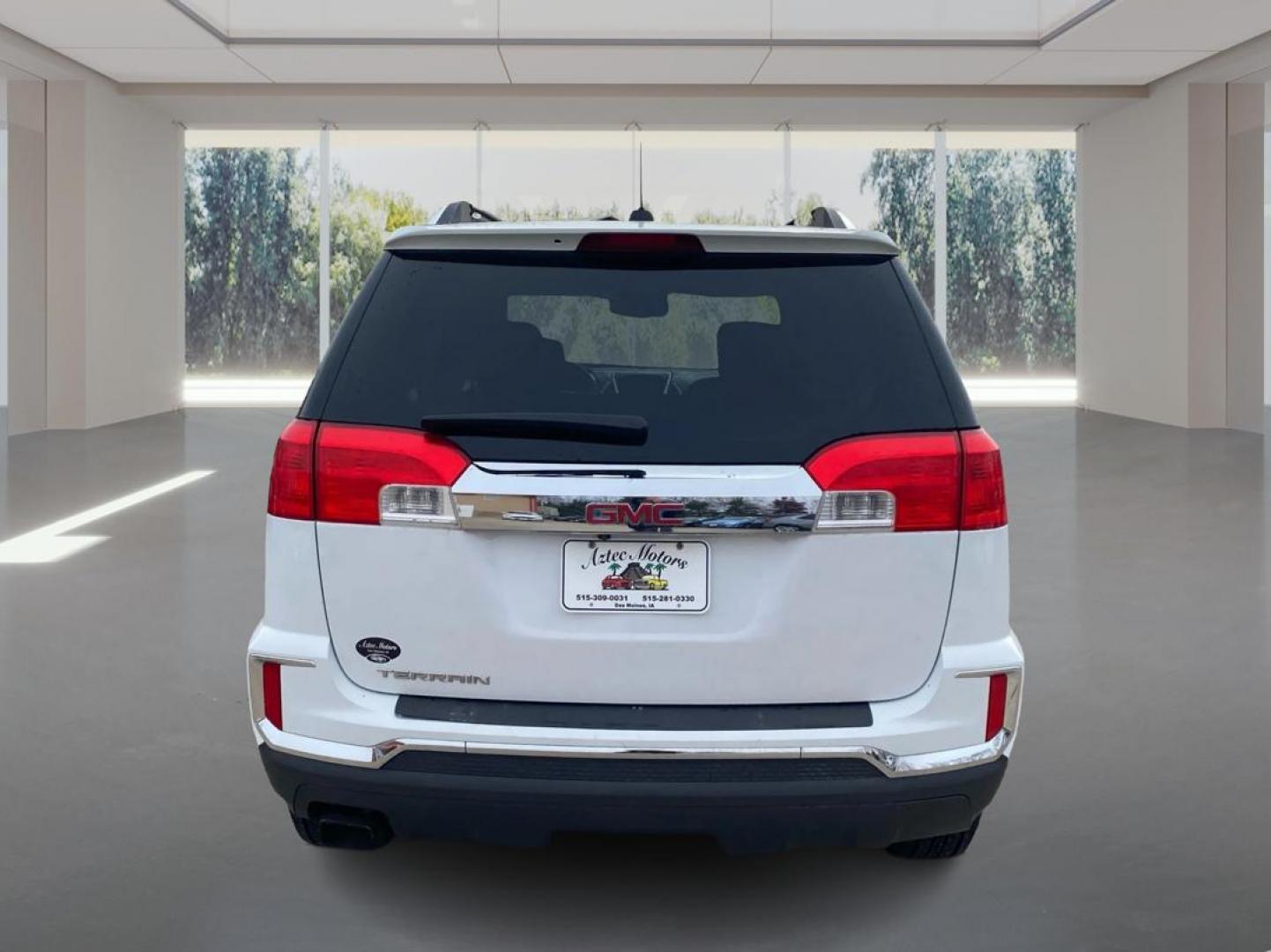 2017 WHITE GMC TERRAIN SLT (2GKALPEKXH6) with an 2.4L engine, Automatic transmission, located at 908 SE 14th Street, Des Moines, IA, 50317, (515) 281-0330, 41.580303, -93.597046 - Photo#3
