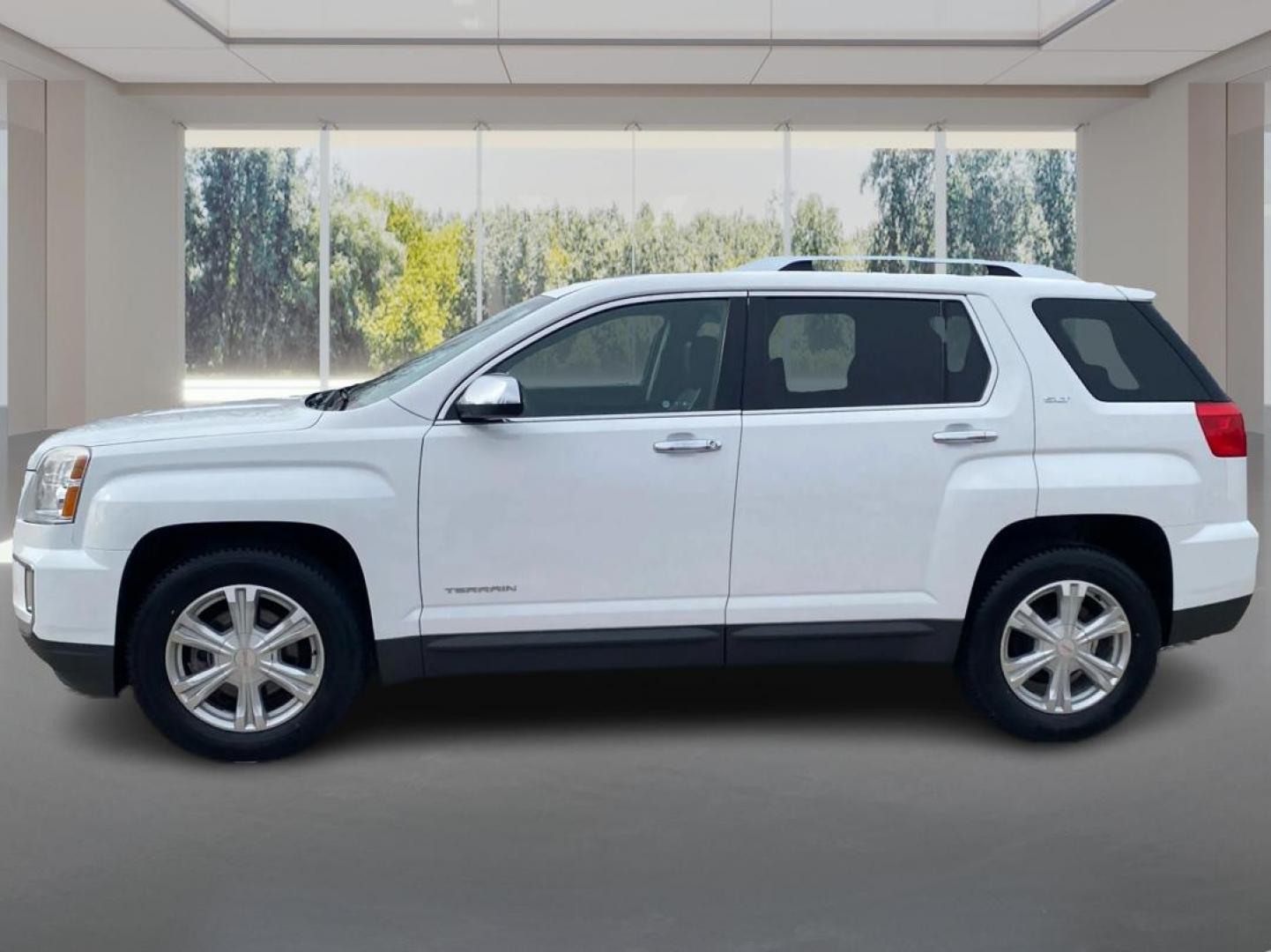 2017 WHITE GMC TERRAIN SLT (2GKALPEKXH6) with an 2.4L engine, Automatic transmission, located at 908 SE 14th Street, Des Moines, IA, 50317, (515) 281-0330, 41.580303, -93.597046 - Photo#5