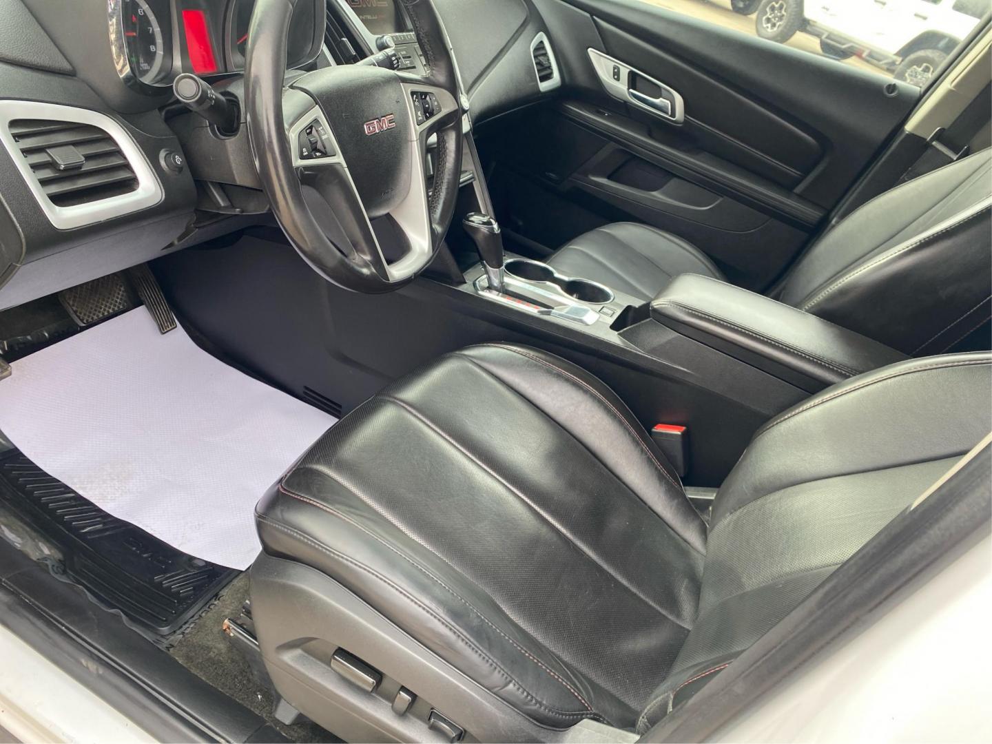 2017 WHITE GMC TERRAIN SLT (2GKALPEKXH6) with an 2.4L engine, Automatic transmission, located at 908 SE 14th Street, Des Moines, IA, 50317, (515) 281-0330, 41.580303, -93.597046 - Photo#8