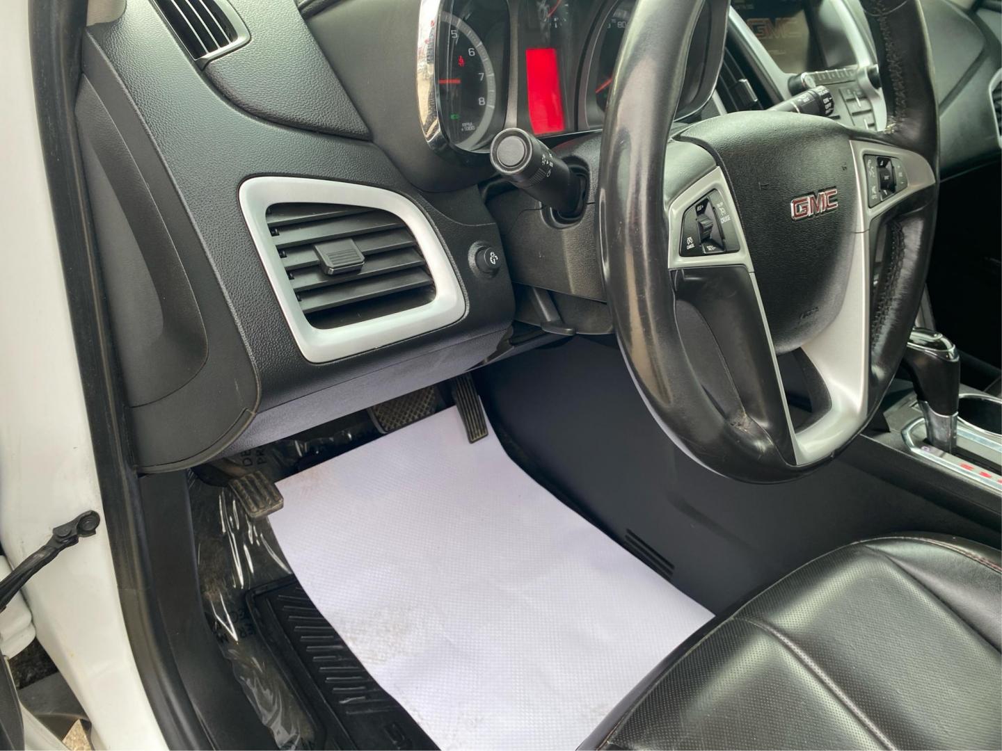 2017 WHITE GMC TERRAIN SLT (2GKALPEKXH6) with an 2.4L engine, Automatic transmission, located at 908 SE 14th Street, Des Moines, IA, 50317, (515) 281-0330, 41.580303, -93.597046 - Photo#17