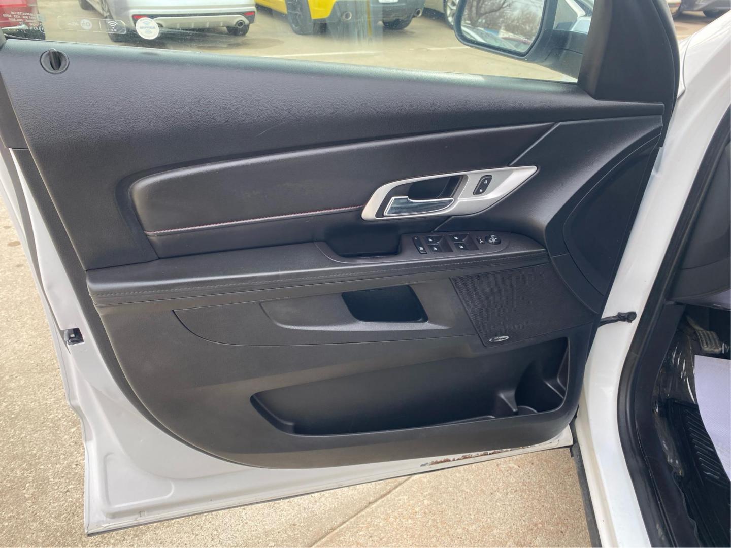 2017 WHITE GMC TERRAIN SLT (2GKALPEKXH6) with an 2.4L engine, Automatic transmission, located at 908 SE 14th Street, Des Moines, IA, 50317, (515) 281-0330, 41.580303, -93.597046 - Photo#19