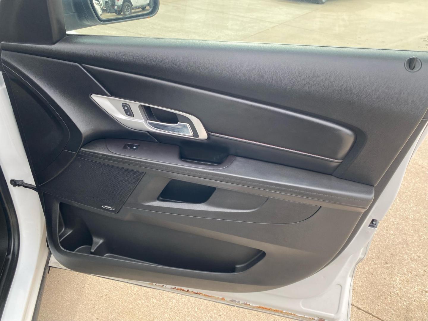 2017 WHITE GMC TERRAIN SLT (2GKALPEKXH6) with an 2.4L engine, Automatic transmission, located at 908 SE 14th Street, Des Moines, IA, 50317, (515) 281-0330, 41.580303, -93.597046 - Photo#20