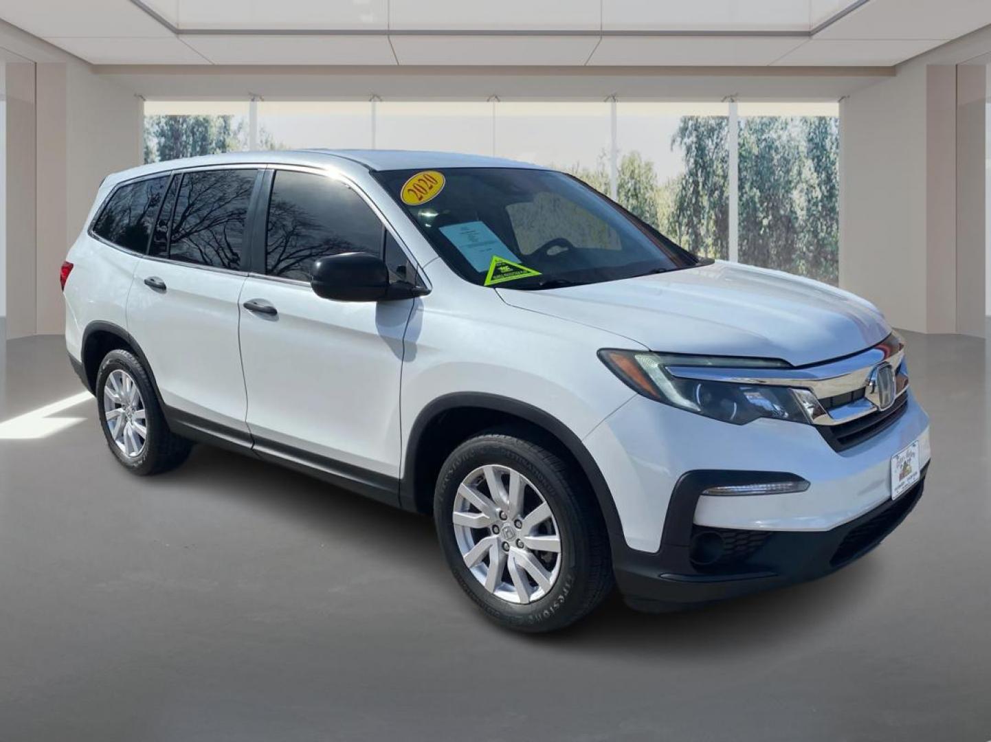 2020 WHITE HONDA PILOT LX (5FNYF5H17LB) with an 3.5L engine, Automatic transmission, located at 908 SE 14th Street, Des Moines, IA, 50317, (515) 281-0330, 41.580303, -93.597046 - Photo#0
