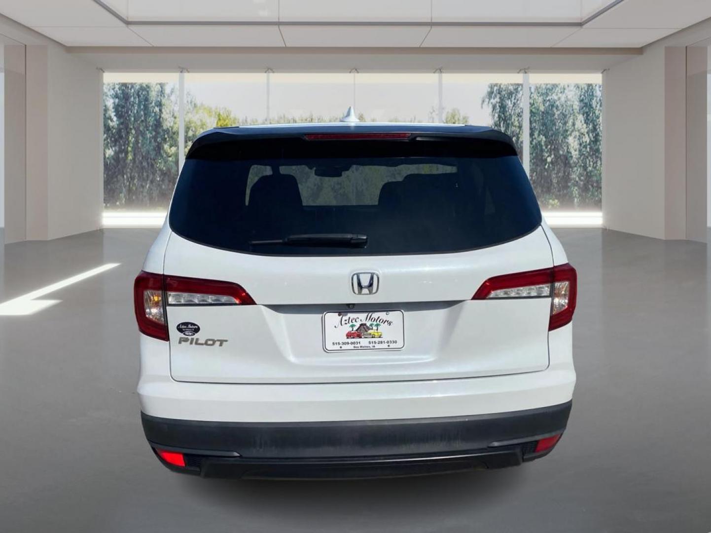 2020 WHITE HONDA PILOT LX (5FNYF5H17LB) with an 3.5L engine, Automatic transmission, located at 908 SE 14th Street, Des Moines, IA, 50317, (515) 281-0330, 41.580303, -93.597046 - Photo#3