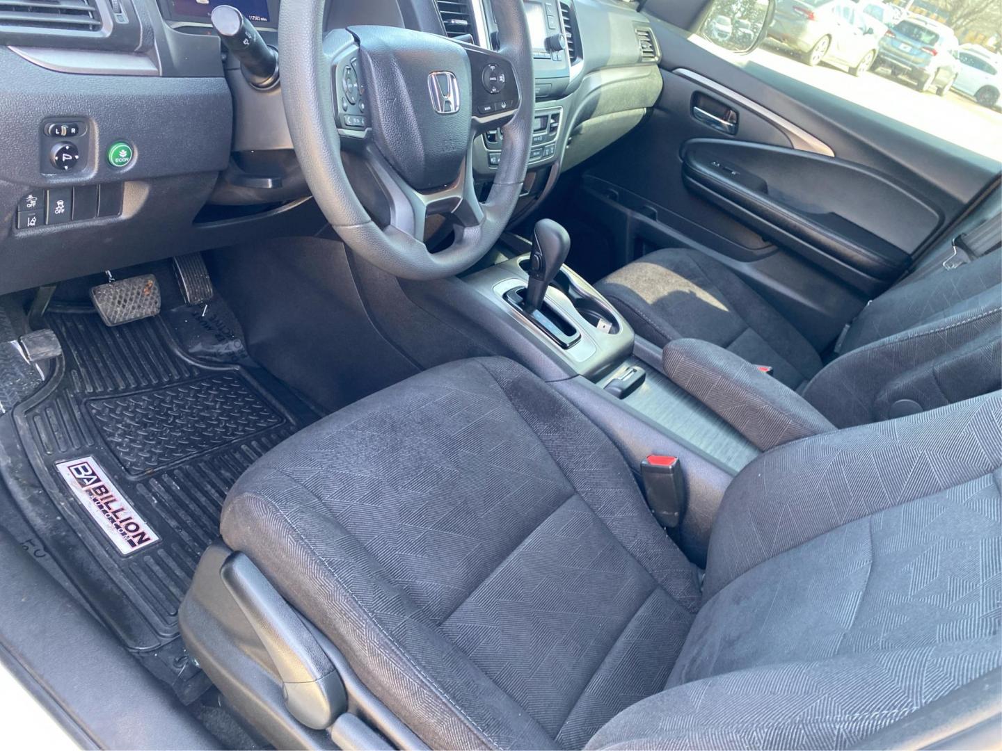 2020 WHITE HONDA PILOT LX (5FNYF5H17LB) with an 3.5L engine, Automatic transmission, located at 908 SE 14th Street, Des Moines, IA, 50317, (515) 281-0330, 41.580303, -93.597046 - Photo#8