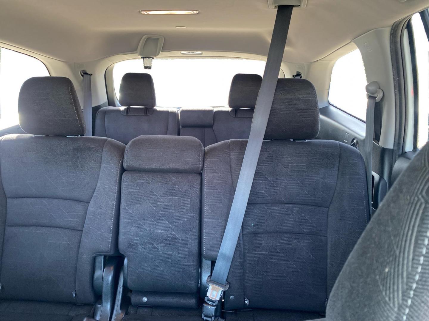 2020 WHITE HONDA PILOT LX (5FNYF5H17LB) with an 3.5L engine, Automatic transmission, located at 908 SE 14th Street, Des Moines, IA, 50317, (515) 281-0330, 41.580303, -93.597046 - Photo#14