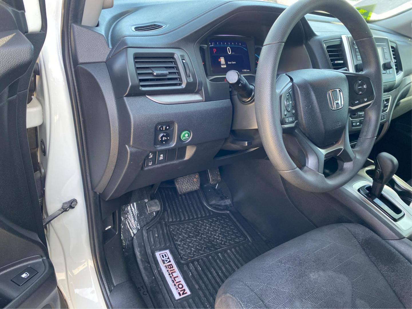 2020 WHITE HONDA PILOT LX (5FNYF5H17LB) with an 3.5L engine, Automatic transmission, located at 908 SE 14th Street, Des Moines, IA, 50317, (515) 281-0330, 41.580303, -93.597046 - Photo#17