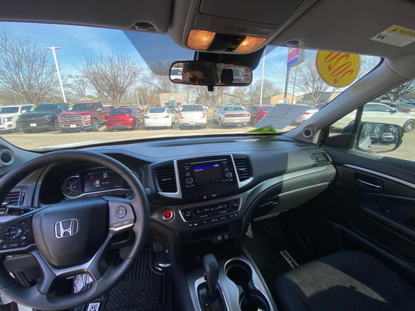 2020 WHITE HONDA PILOT LX (5FNYF5H17LB) with an 3.5L engine, Automatic transmission, located at 908 SE 14th Street, Des Moines, IA, 50317, (515) 281-0330, 41.580303, -93.597046 - Photo#21