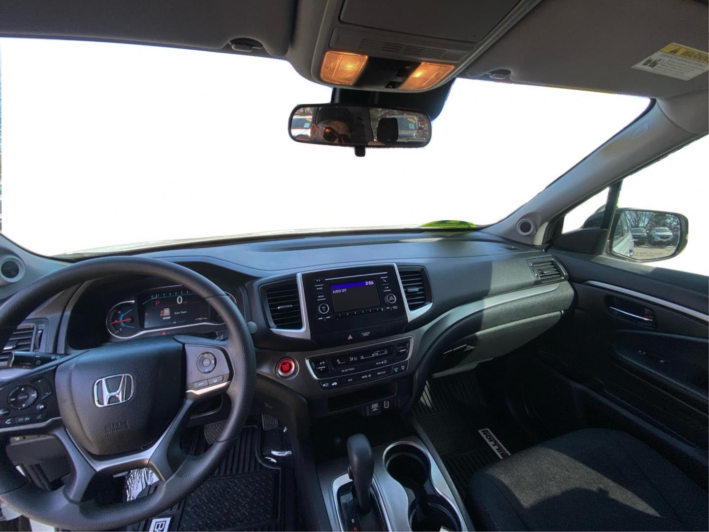 2020 WHITE HONDA PILOT LX (5FNYF5H17LB) with an 3.5L engine, Automatic transmission, located at 908 SE 14th Street, Des Moines, IA, 50317, (515) 281-0330, 41.580303, -93.597046 - Photo#22