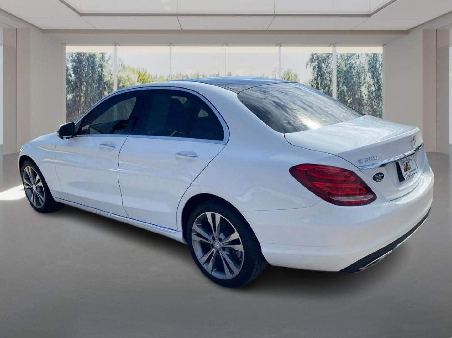 2017 WHITE MERCEDES-BENZ C-CLASS C300 4MATIC (55SWF4KB4HU) with an 2.0L engine, Automatic transmission, located at 908 SE 14th Street, Des Moines, IA, 50317, (515) 281-0330, 41.580303, -93.597046 - Photo#4