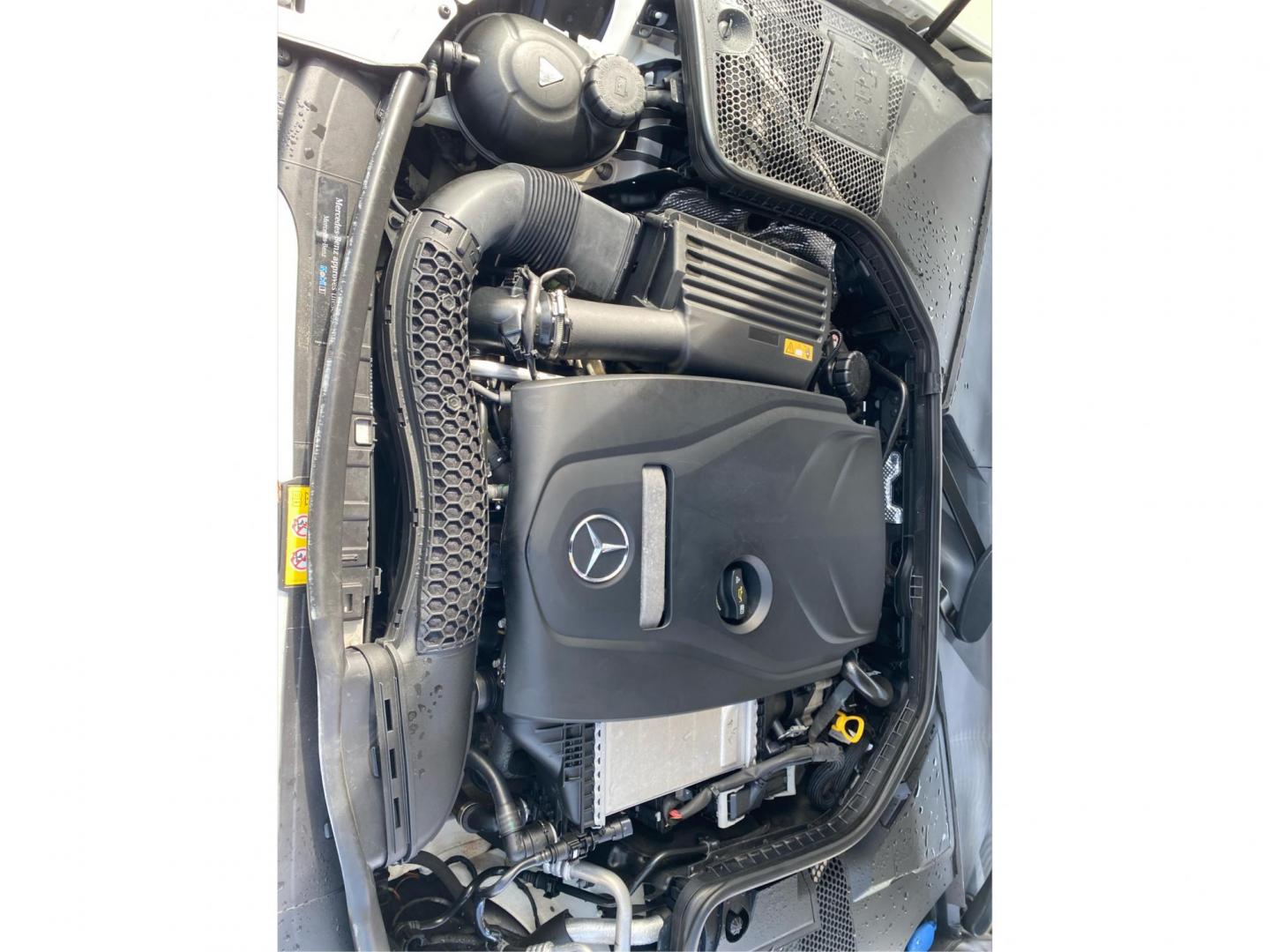 2017 WHITE MERCEDES-BENZ C-CLASS C300 4MATIC (55SWF4KB4HU) with an 2.0L engine, Automatic transmission, located at 908 SE 14th Street, Des Moines, IA, 50317, (515) 281-0330, 41.580303, -93.597046 - Photo#10