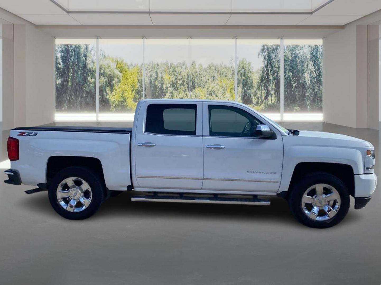 2018 WHITE CHEVROLET SILVERADO 1500 LTZ (3GCUKSEJ0JG) with an 6.2L engine, Automatic transmission, located at 908 SE 14th Street, Des Moines, IA, 50317, (515) 281-0330, 41.580303, -93.597046 - Photo#1
