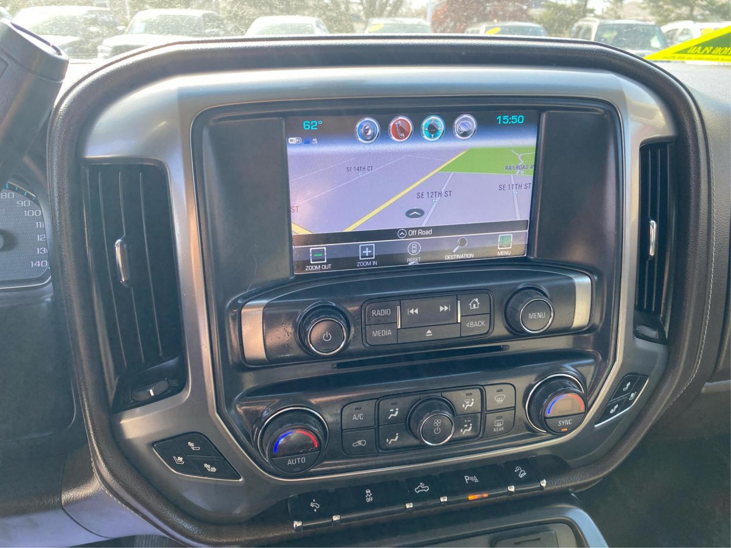 2018 WHITE CHEVROLET SILVERADO 1500 LTZ (3GCUKSEJ0JG) with an 6.2L engine, Automatic transmission, located at 908 SE 14th Street, Des Moines, IA, 50317, (515) 281-0330, 41.580303, -93.597046 - Photo#12