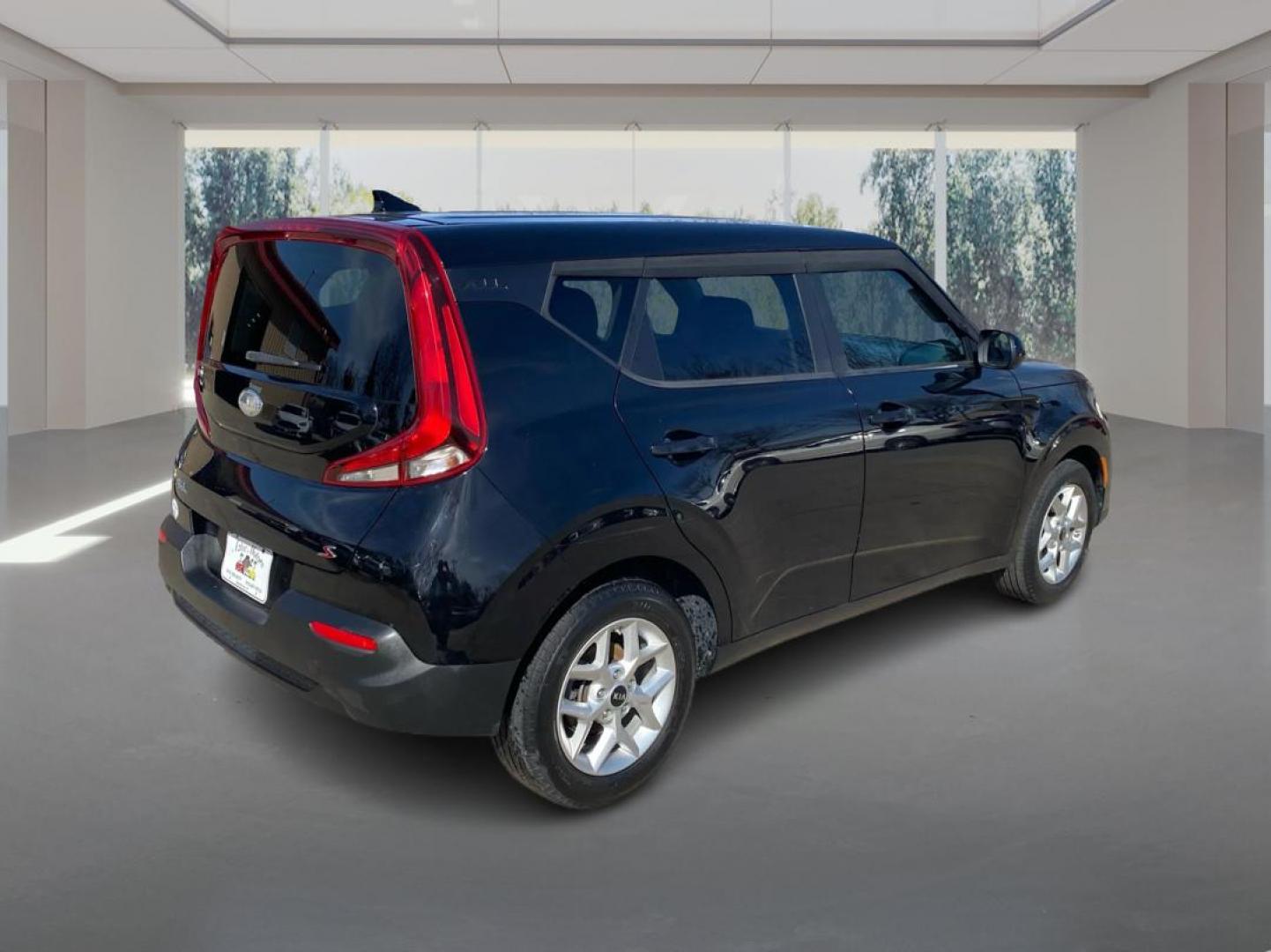 2020 BLACK KIA SOUL LX (KNDJ23AU9L7) with an 2.0L engine, 6-Speed Manual transmission, located at 908 SE 14th Street, Des Moines, IA, 50317, (515) 281-0330, 41.580303, -93.597046 - Photo#2