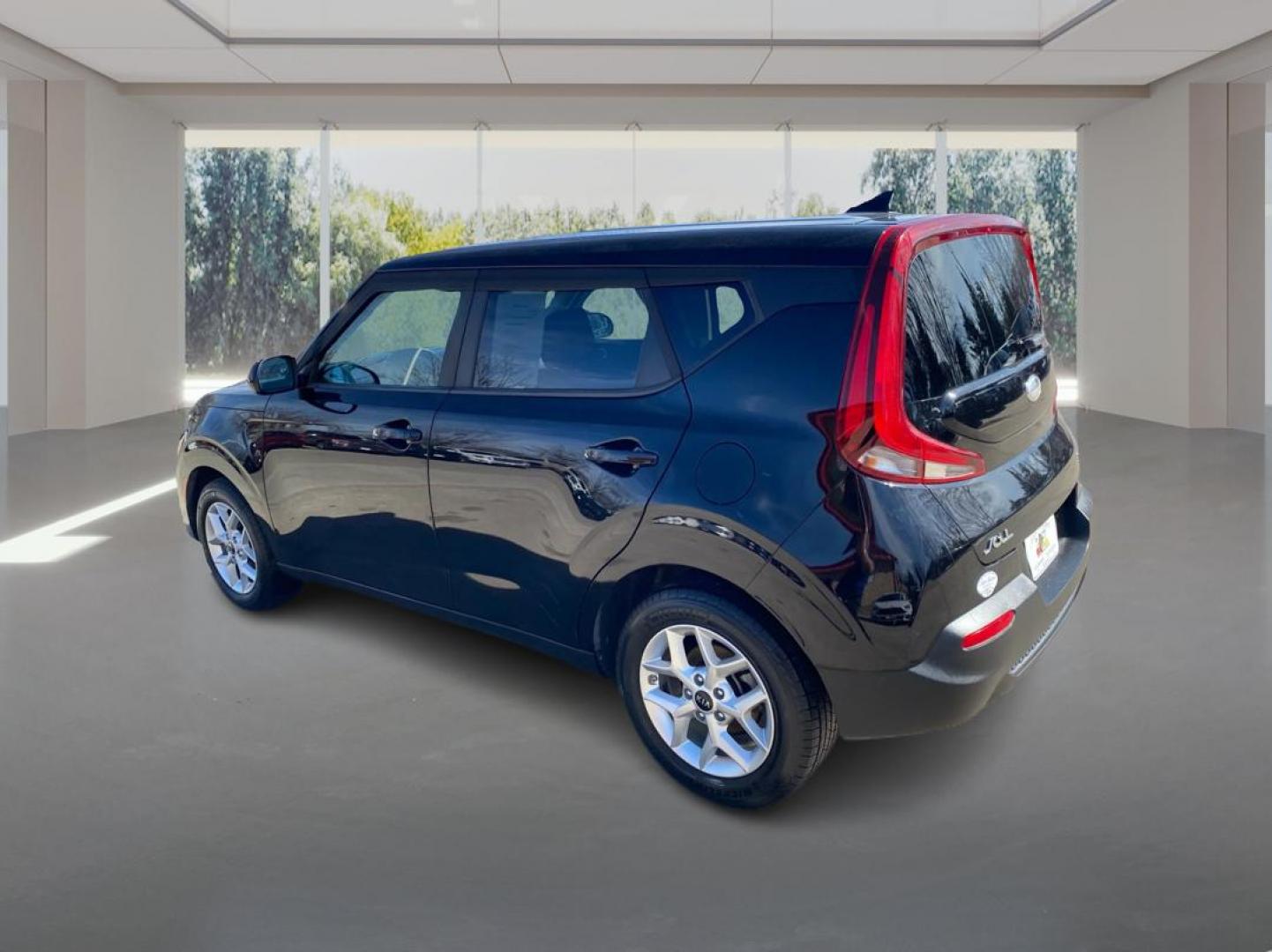 2020 BLACK KIA SOUL LX (KNDJ23AU9L7) with an 2.0L engine, 6-Speed Manual transmission, located at 908 SE 14th Street, Des Moines, IA, 50317, (515) 281-0330, 41.580303, -93.597046 - Photo#4