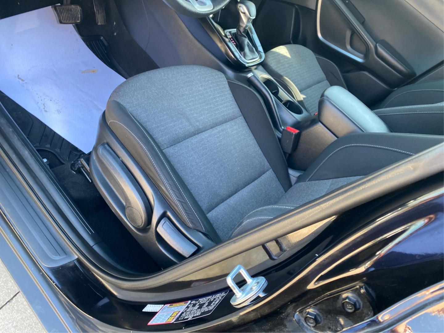 2020 BLACK KIA SOUL LX (KNDJ23AU9L7) with an 2.0L engine, 6-Speed Manual transmission, located at 908 SE 14th Street, Des Moines, IA, 50317, (515) 281-0330, 41.580303, -93.597046 - Photo#18