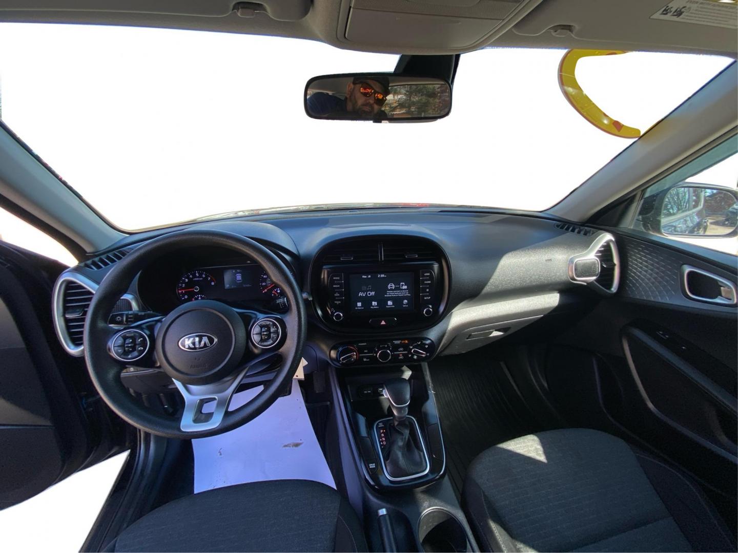 2020 BLACK KIA SOUL LX (KNDJ23AU9L7) with an 2.0L engine, 6-Speed Manual transmission, located at 908 SE 14th Street, Des Moines, IA, 50317, (515) 281-0330, 41.580303, -93.597046 - Photo#22