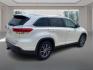 2019 WHITE TOYOTA HIGHLANDER XLE (5TDJZRFH3KS) with an 3.5L engine, Automatic transmission, located at 908 SE 14th Street, Des Moines, IA, 50317, (515) 281-0330, 41.580303, -93.597046 - Photo#2