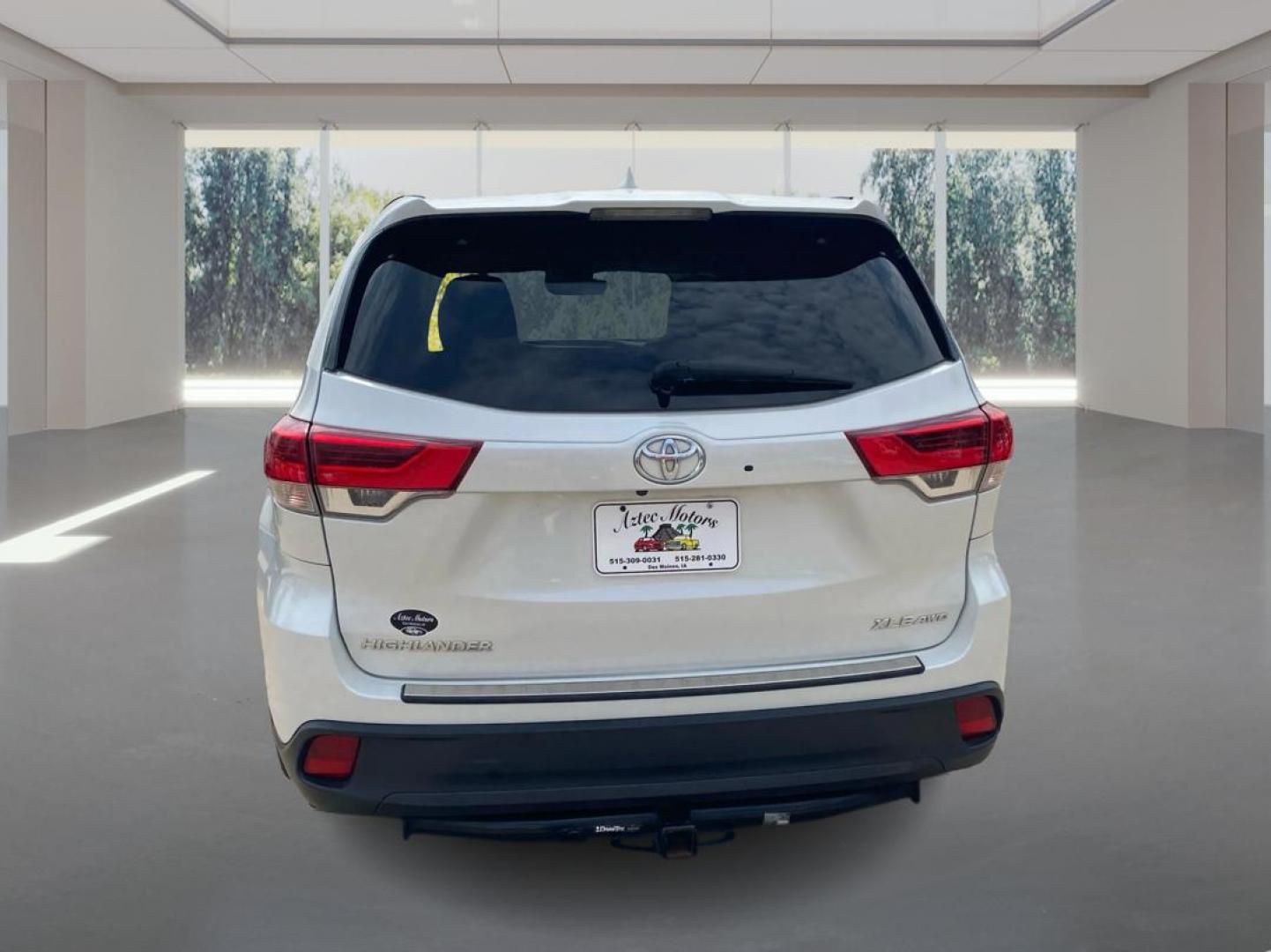 2019 WHITE TOYOTA HIGHLANDER XLE (5TDJZRFH3KS) with an 3.5L engine, Automatic transmission, located at 908 SE 14th Street, Des Moines, IA, 50317, (515) 281-0330, 41.580303, -93.597046 - Photo#3