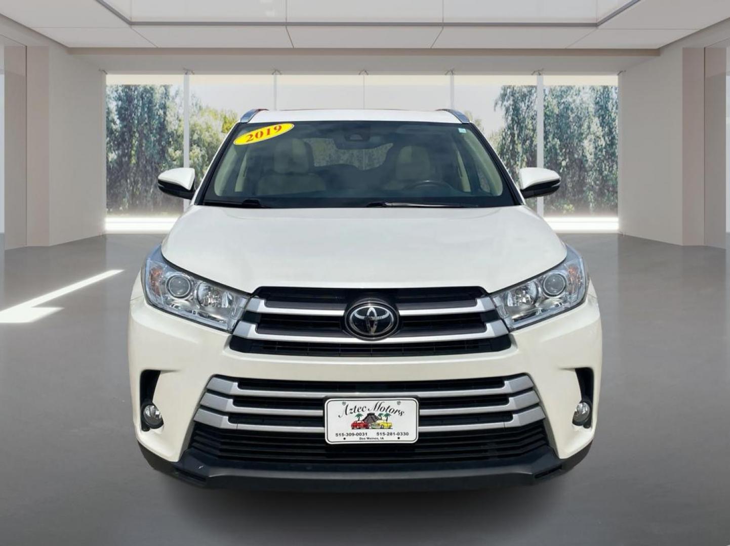 2019 WHITE TOYOTA HIGHLANDER XLE (5TDJZRFH3KS) with an 3.5L engine, Automatic transmission, located at 908 SE 14th Street, Des Moines, IA, 50317, (515) 281-0330, 41.580303, -93.597046 - Photo#6