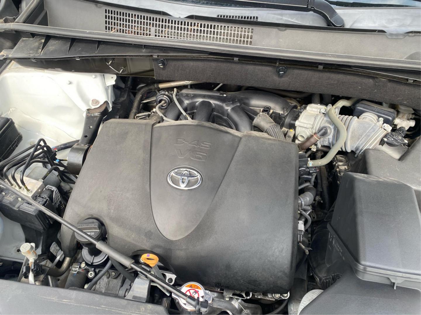 2019 WHITE TOYOTA HIGHLANDER XLE (5TDJZRFH3KS) with an 3.5L engine, Automatic transmission, located at 908 SE 14th Street, Des Moines, IA, 50317, (515) 281-0330, 41.580303, -93.597046 - Photo#10