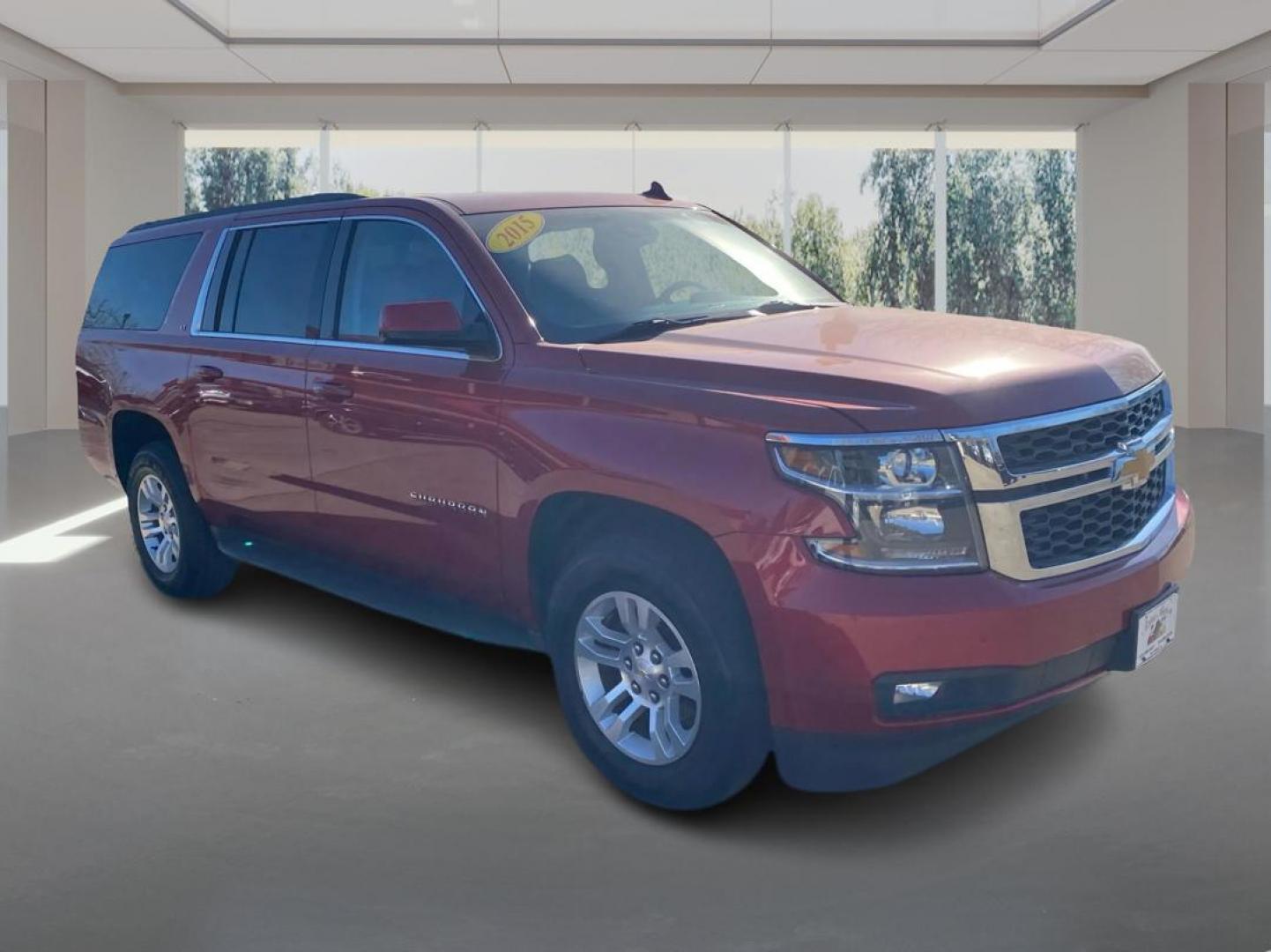 2015 RED CHEVROLET SUBURBAN 1500 LT (1GNSKJKC0FR) with an 5.3L engine, Automatic transmission, located at 908 SE 14th Street, Des Moines, IA, 50317, (515) 281-0330, 41.580303, -93.597046 - Photo#0