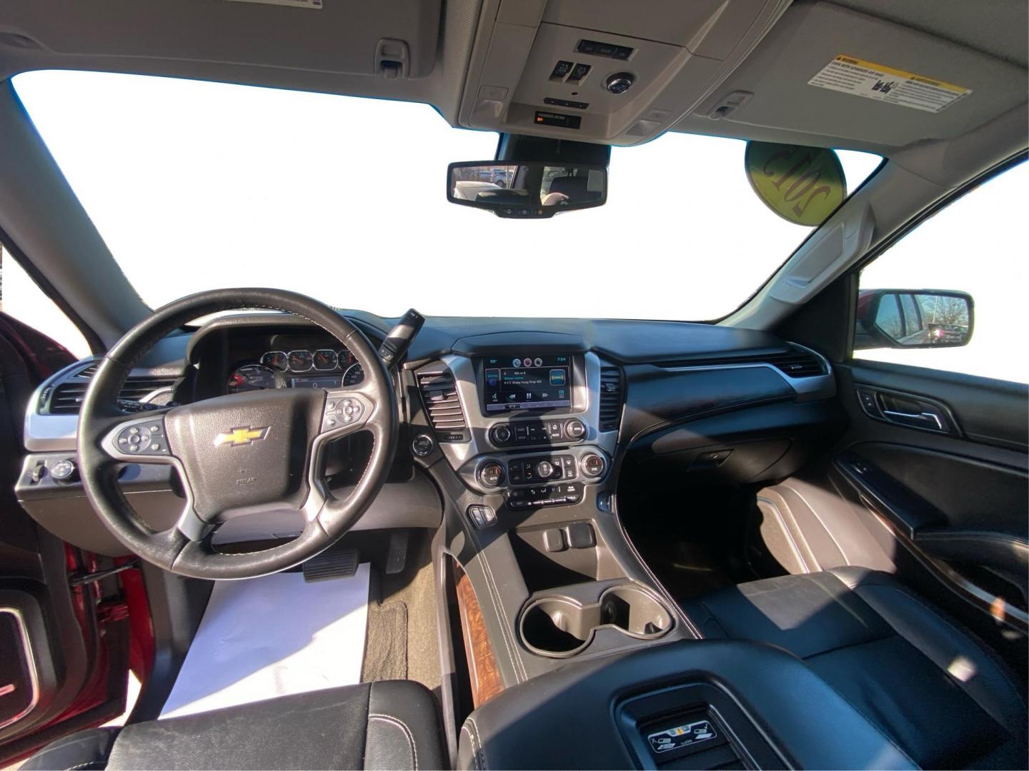 2015 RED CHEVROLET SUBURBAN 1500 LT (1GNSKJKC0FR) with an 5.3L engine, Automatic transmission, located at 908 SE 14th Street, Des Moines, IA, 50317, (515) 281-0330, 41.580303, -93.597046 - Photo#22