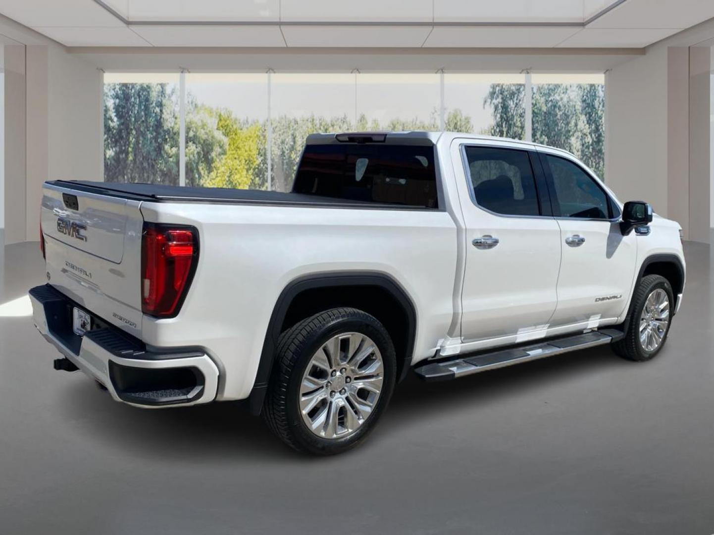 2020 WHITE GMC SIERRA 1500 DENALI (3GTU9FET5LG) with an 3.0L engine, Automatic transmission, located at 908 SE 14th Street, Des Moines, IA, 50317, (515) 281-0330, 41.580303, -93.597046 - Photo#2