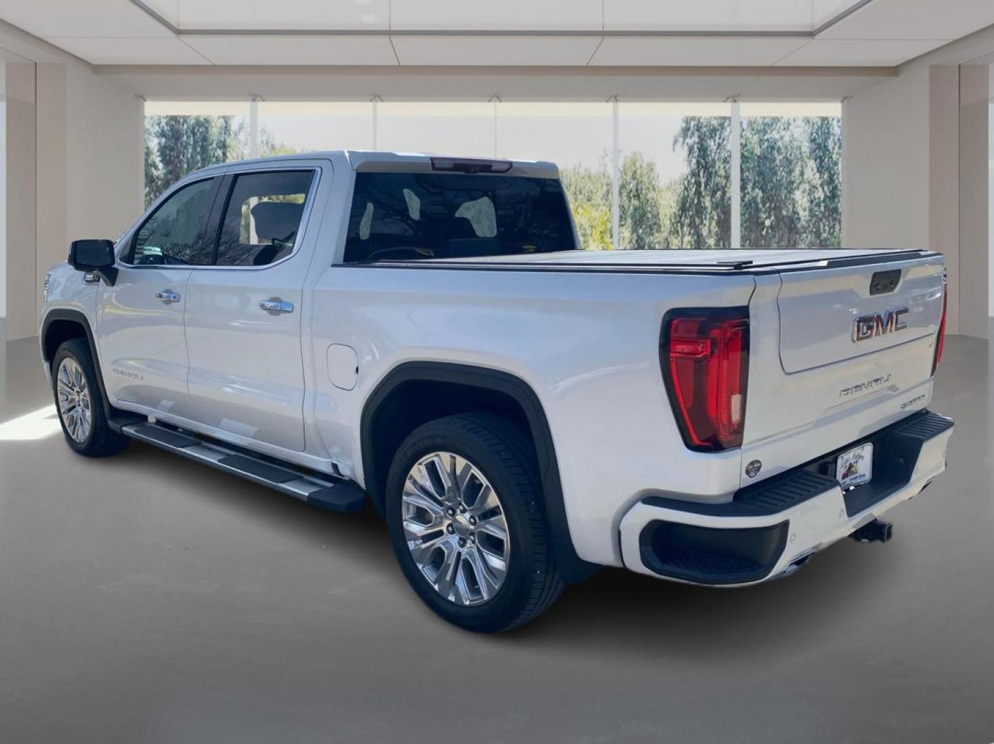 2020 WHITE GMC SIERRA 1500 DENALI (3GTU9FET5LG) with an 3.0L engine, Automatic transmission, located at 908 SE 14th Street, Des Moines, IA, 50317, (515) 281-0330, 41.580303, -93.597046 - Photo#4