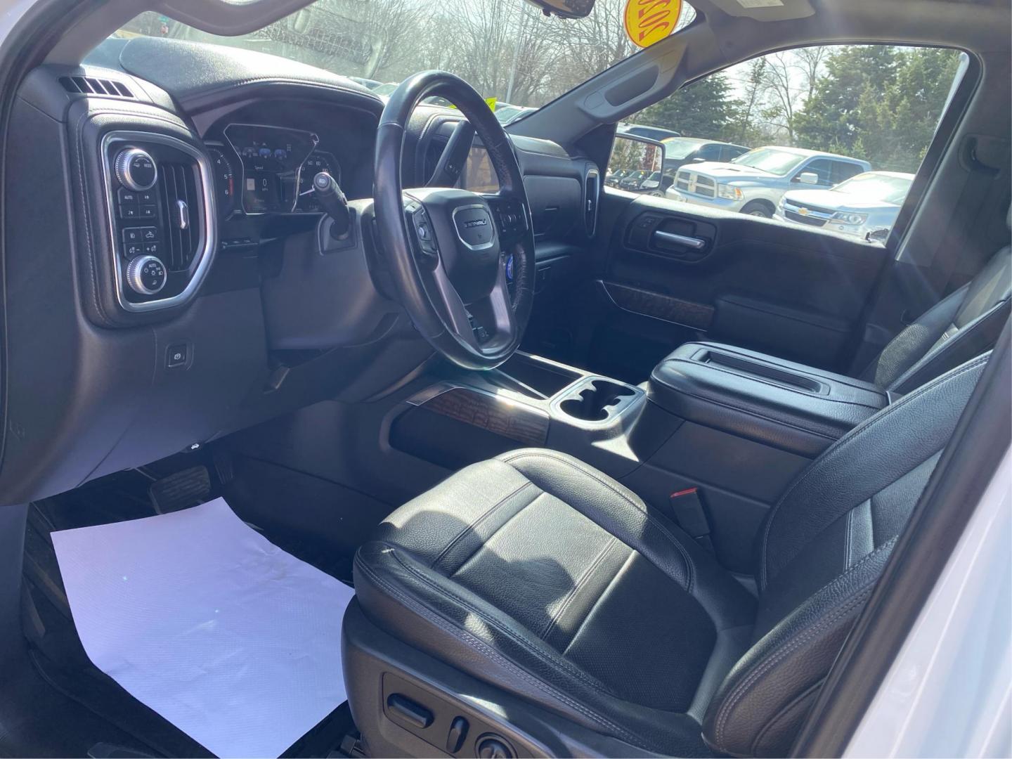 2020 WHITE GMC SIERRA 1500 DENALI (3GTU9FET5LG) with an 3.0L engine, Automatic transmission, located at 908 SE 14th Street, Des Moines, IA, 50317, (515) 281-0330, 41.580303, -93.597046 - Photo#8