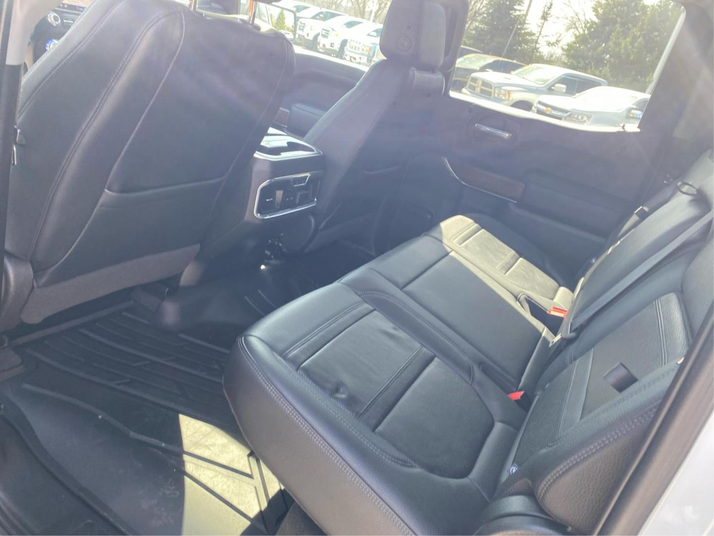 2020 WHITE GMC SIERRA 1500 DENALI (3GTU9FET5LG) with an 3.0L engine, Automatic transmission, located at 908 SE 14th Street, Des Moines, IA, 50317, (515) 281-0330, 41.580303, -93.597046 - Photo#9