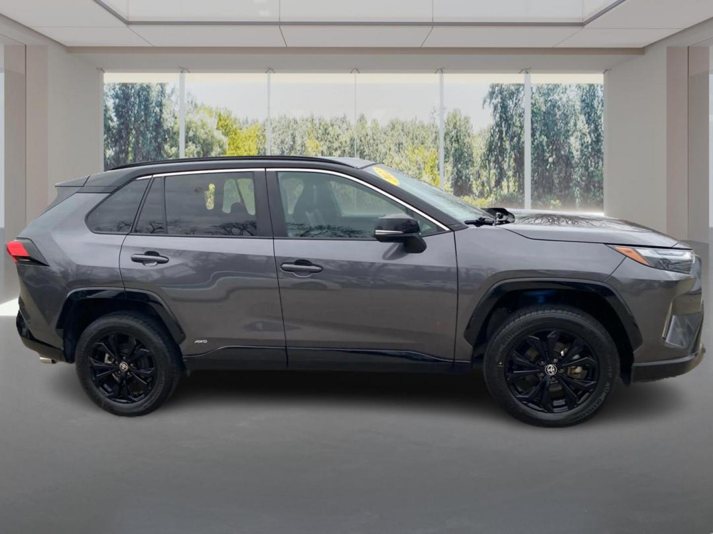 2022 GRAY TOYOTA RAV4 XSE (4T3E6RFV0NU) with an 2.5L engine, Continuously Variable transmission, located at 908 SE 14th Street, Des Moines, IA, 50317, (515) 281-0330, 41.580303, -93.597046 - Photo#1