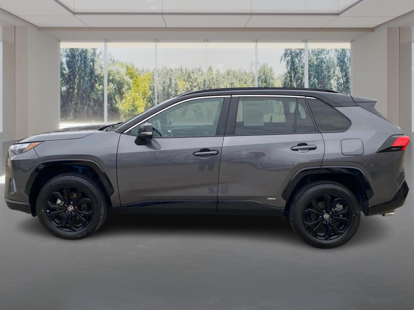 2022 GRAY TOYOTA RAV4 XSE (4T3E6RFV0NU) with an 2.5L engine, Continuously Variable transmission, located at 908 SE 14th Street, Des Moines, IA, 50317, (515) 281-0330, 41.580303, -93.597046 - Photo#5