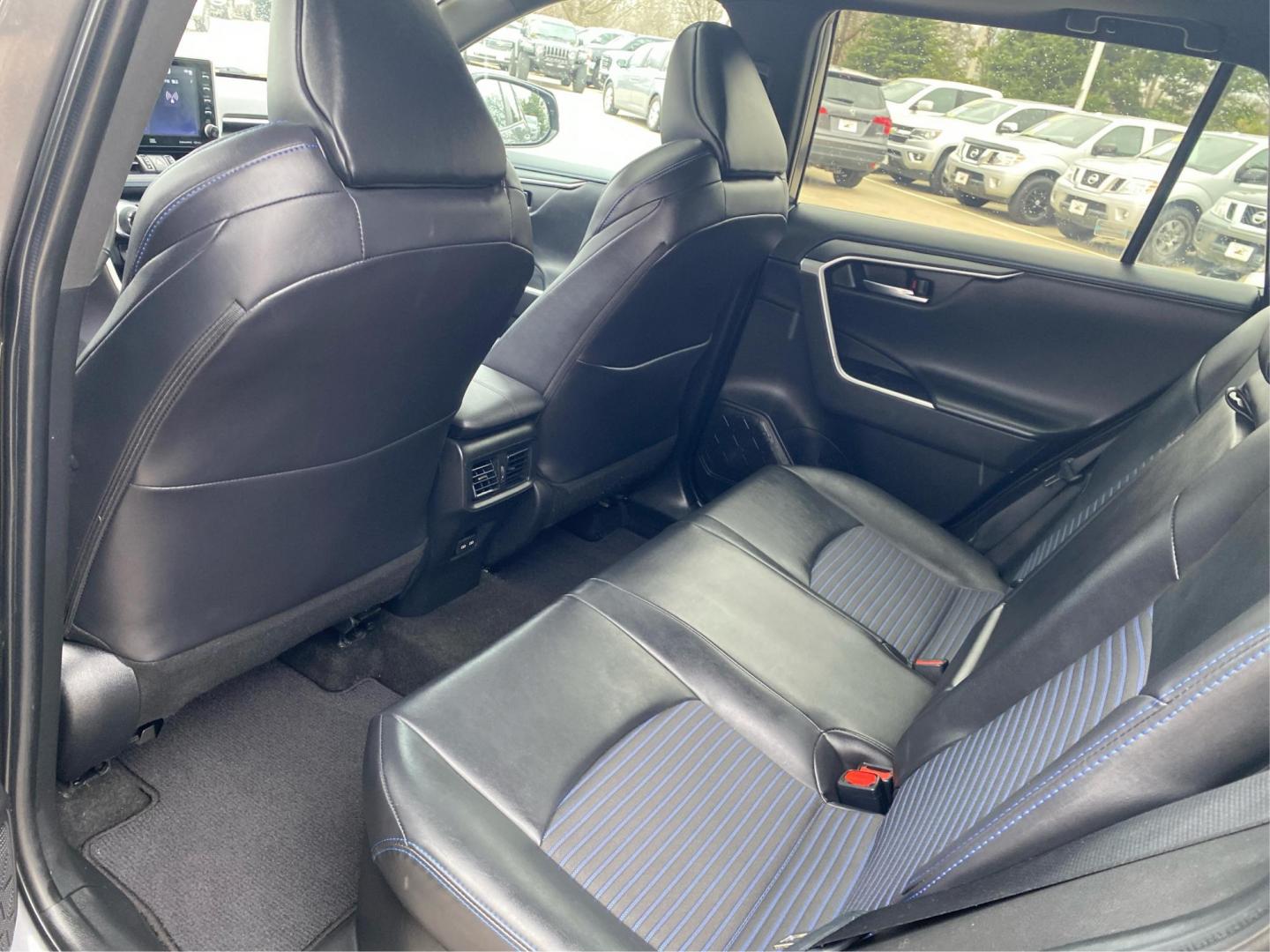2022 GRAY TOYOTA RAV4 XSE (4T3E6RFV0NU) with an 2.5L engine, Continuously Variable transmission, located at 908 SE 14th Street, Des Moines, IA, 50317, (515) 281-0330, 41.580303, -93.597046 - Photo#9