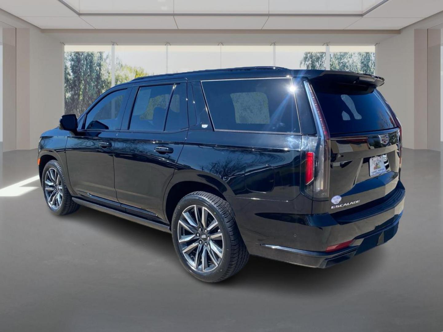 2021 BLACK CADILLAC ESCALADE SPORT PLATINUM (1GYS4GKL9MR) with an 6.2L engine, Automatic transmission, located at 908 SE 14th Street, Des Moines, IA, 50317, (515) 281-0330, 41.580303, -93.597046 - Photo#4