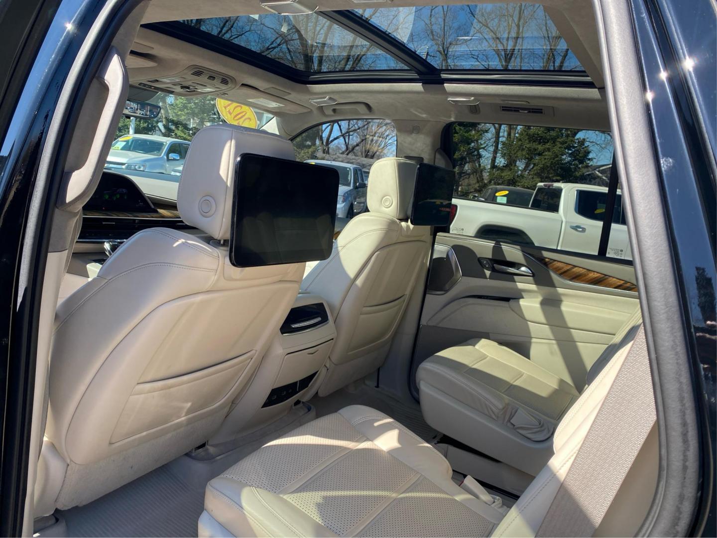 2021 BLACK CADILLAC ESCALADE SPORT PLATINUM (1GYS4GKL9MR) with an 6.2L engine, Automatic transmission, located at 908 SE 14th Street, Des Moines, IA, 50317, (515) 281-0330, 41.580303, -93.597046 - Photo#9