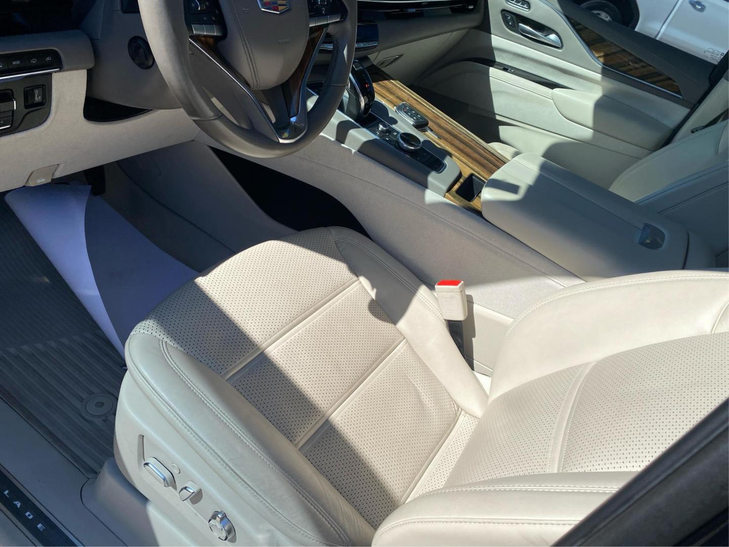 2021 BLACK CADILLAC ESCALADE SPORT PLATINUM (1GYS4GKL9MR) with an 6.2L engine, Automatic transmission, located at 908 SE 14th Street, Des Moines, IA, 50317, (515) 281-0330, 41.580303, -93.597046 - Photo#18