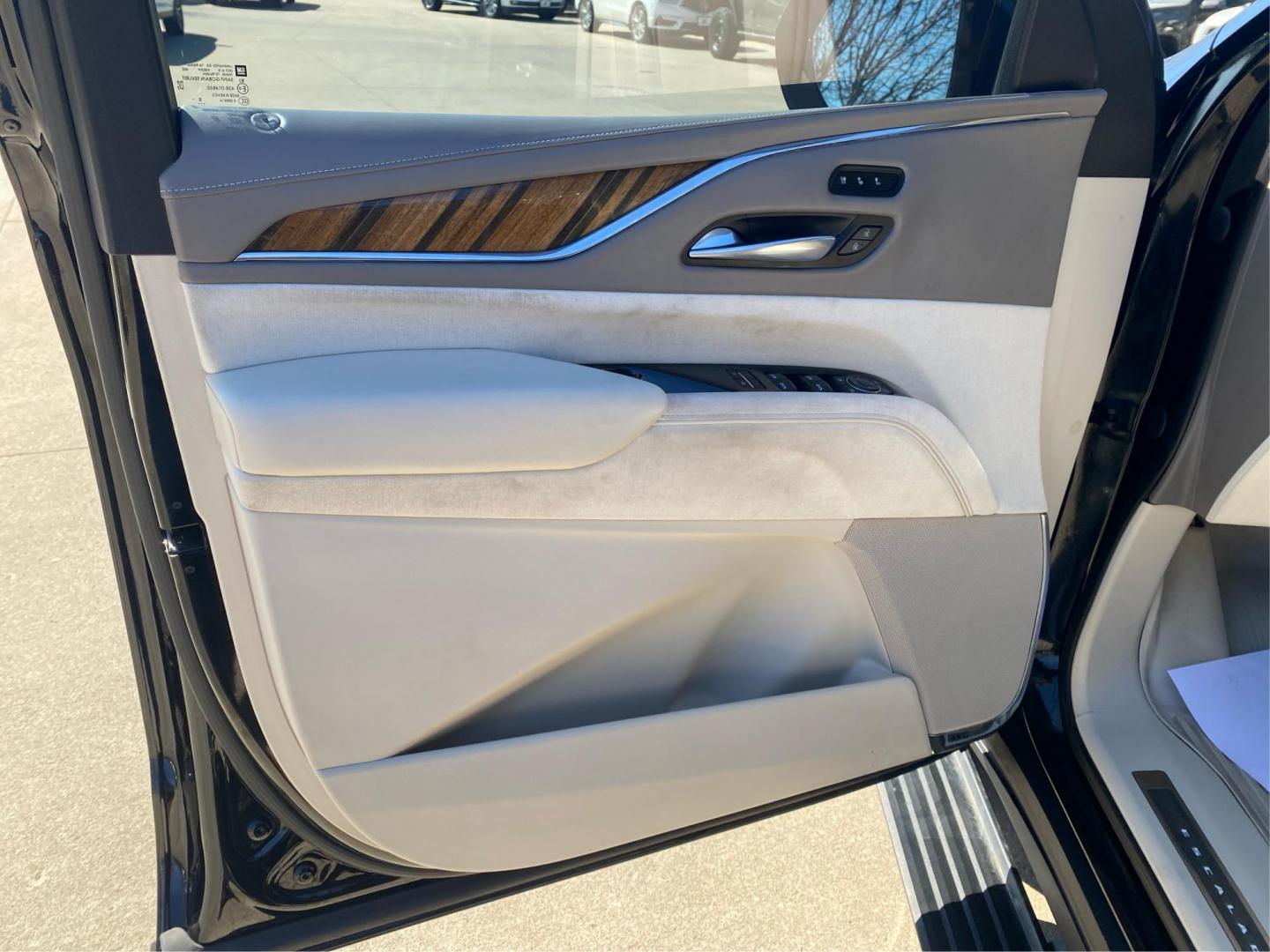 2021 BLACK CADILLAC ESCALADE SPORT PLATINUM (1GYS4GKL9MR) with an 6.2L engine, Automatic transmission, located at 908 SE 14th Street, Des Moines, IA, 50317, (515) 281-0330, 41.580303, -93.597046 - Photo#19