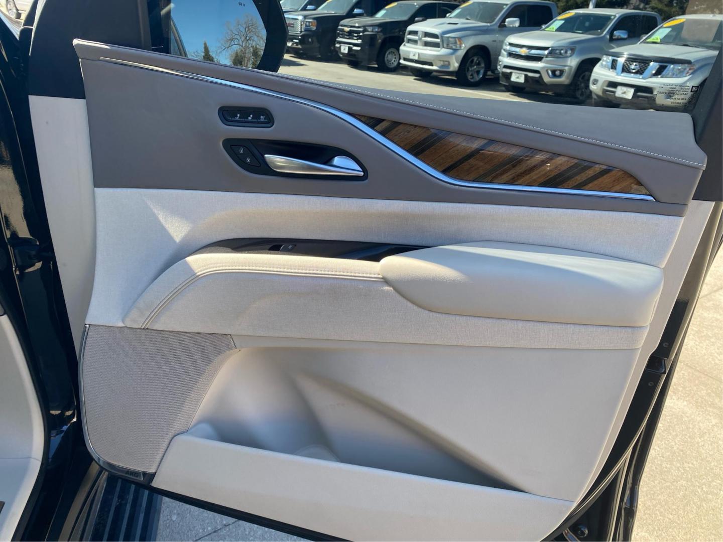 2021 BLACK CADILLAC ESCALADE SPORT PLATINUM (1GYS4GKL9MR) with an 6.2L engine, Automatic transmission, located at 908 SE 14th Street, Des Moines, IA, 50317, (515) 281-0330, 41.580303, -93.597046 - Photo#20